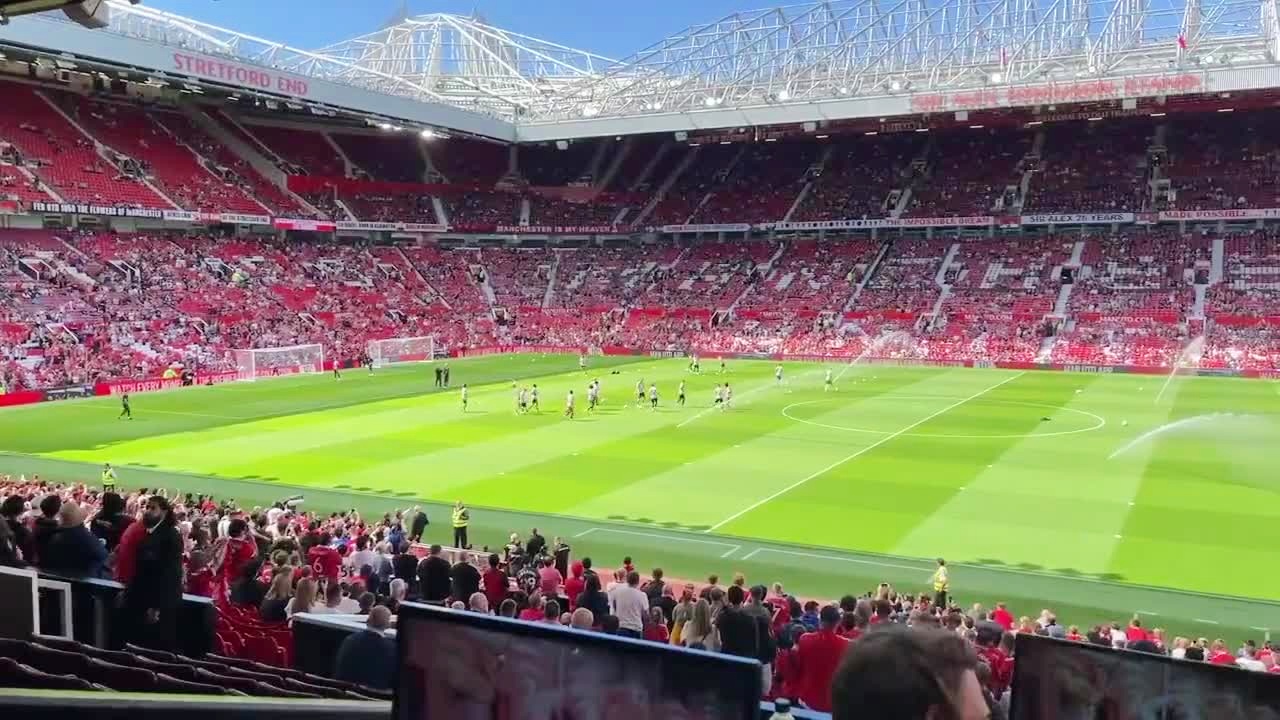 弗莱堡战胜强敌，表现出色赢得球迷掌声