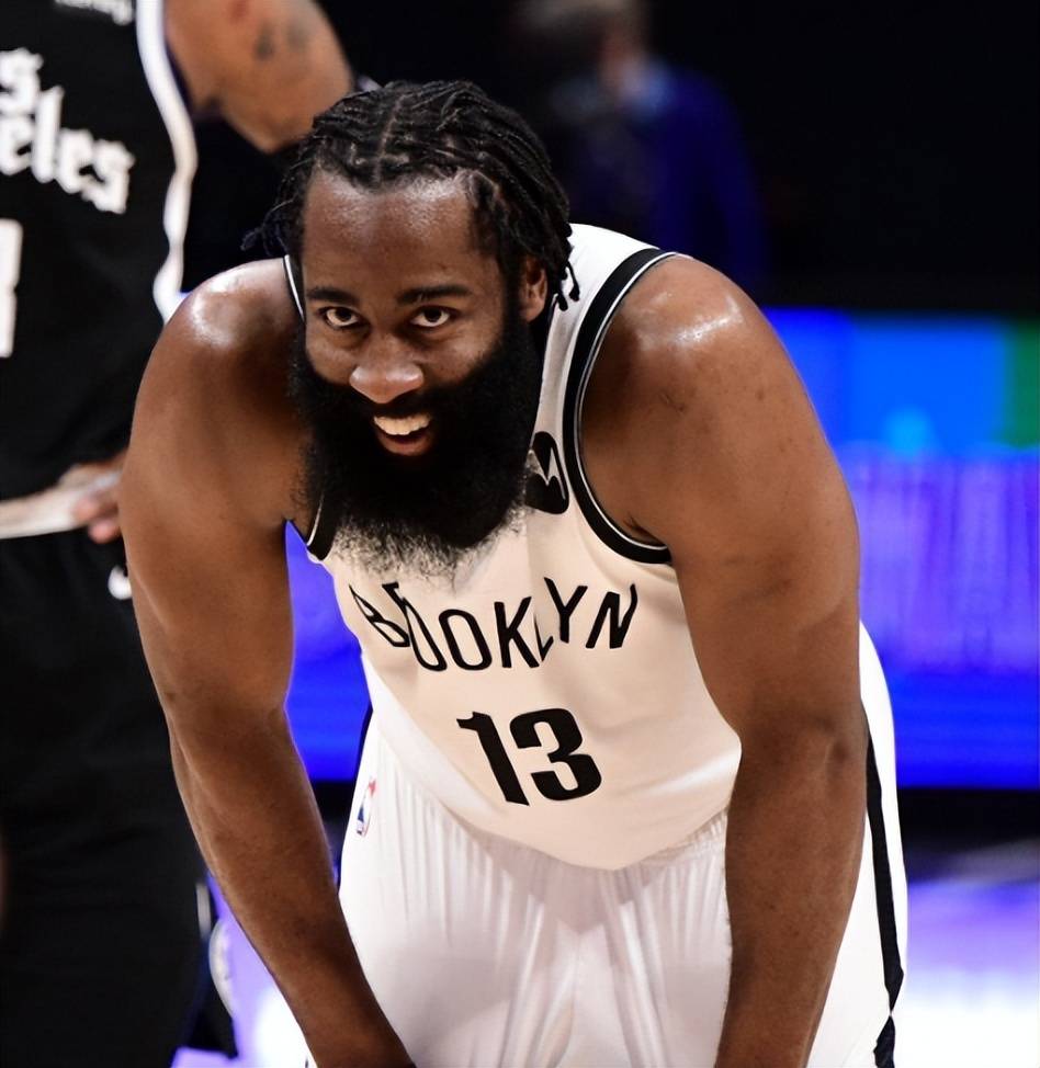 NBA季后赛焦点战雄鹿对阵篮网，谁能胜出？