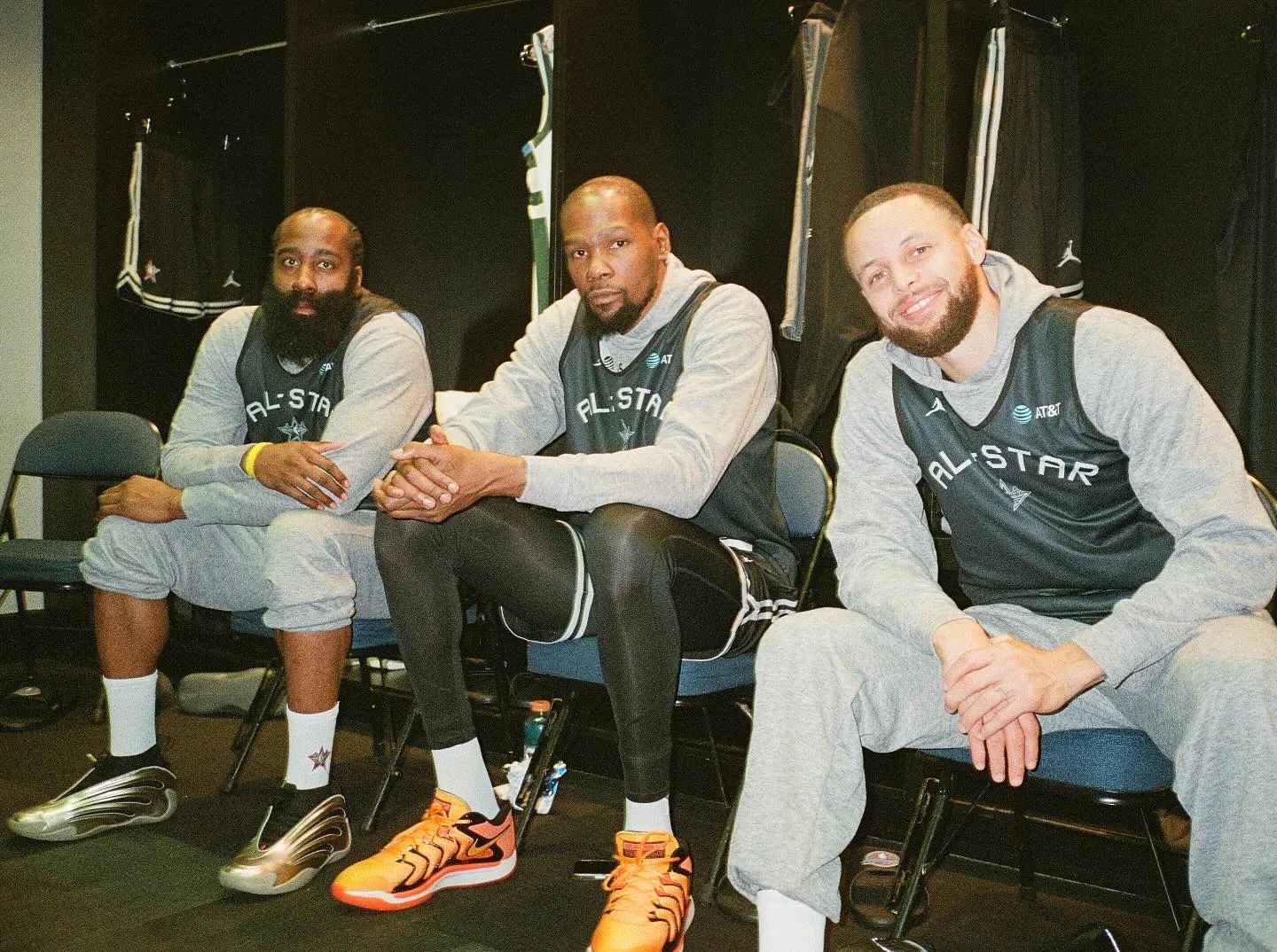 雷速官网下载-NBA球员线上互动直播，与球迷互动训练