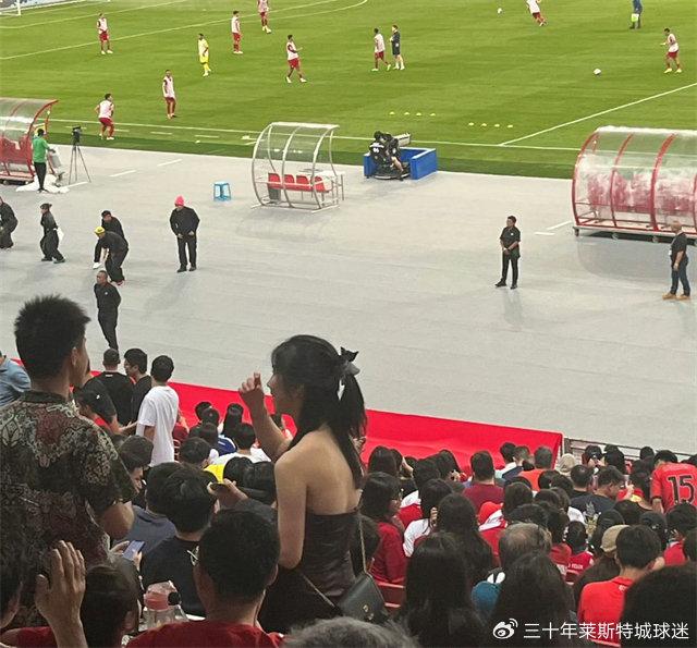 现场直播精彩：女队上演绝杀，打破僵局