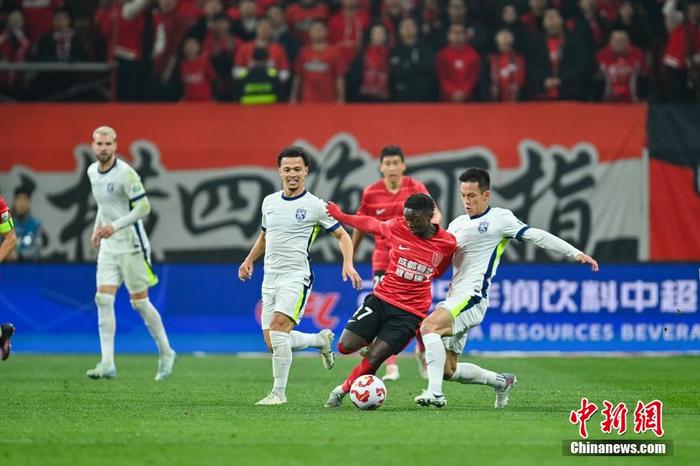 广州与四川球队将在最新一场对决中比拼技艺