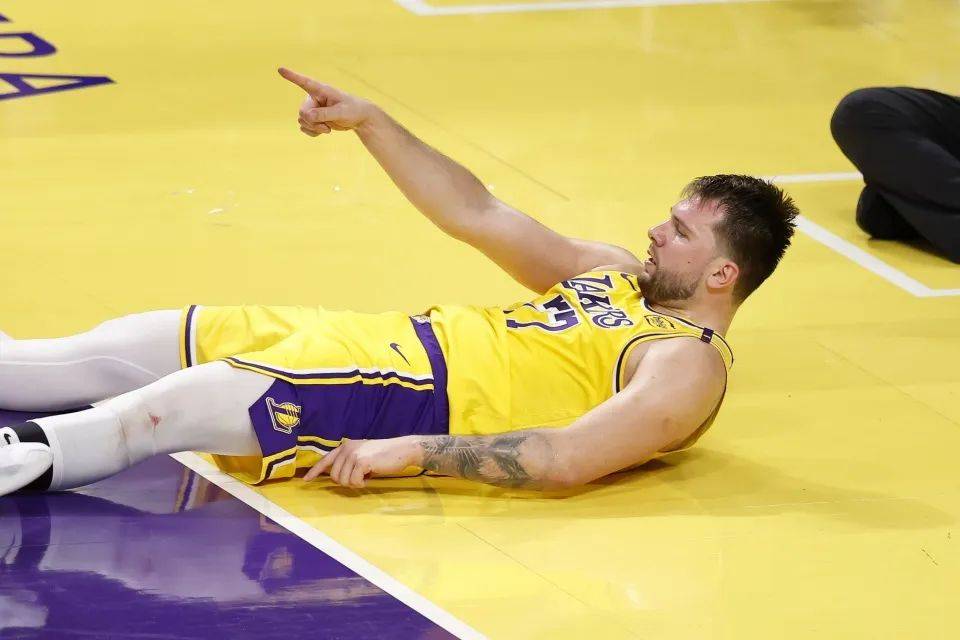 热火队力克魔术，东部首轮领先1-0