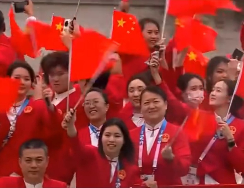 中国代表团壮举频出，市民热情助威