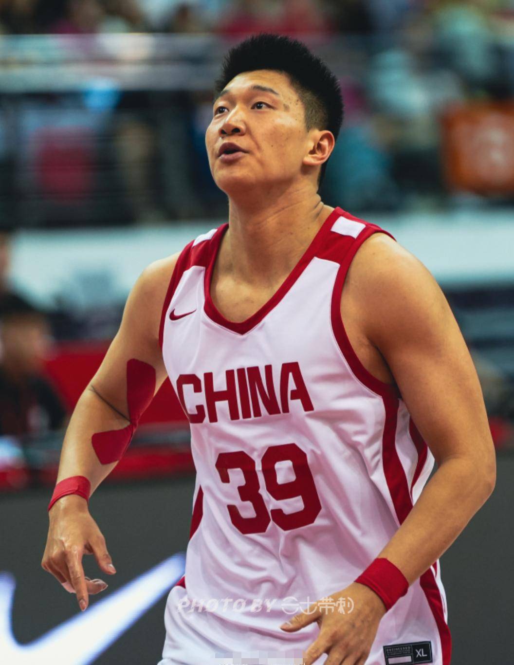 重庆男篮新晋队员表现亮眼，助力球队实现连胜