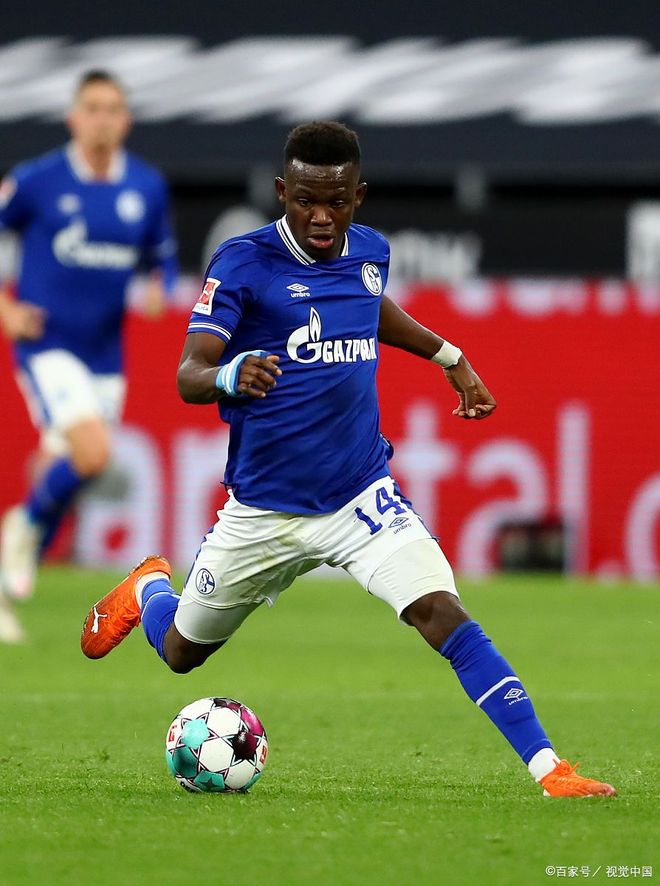 沙尔克04队员崭露头角,取得连胜 沙尔克04队员崭露头角,取得连胜