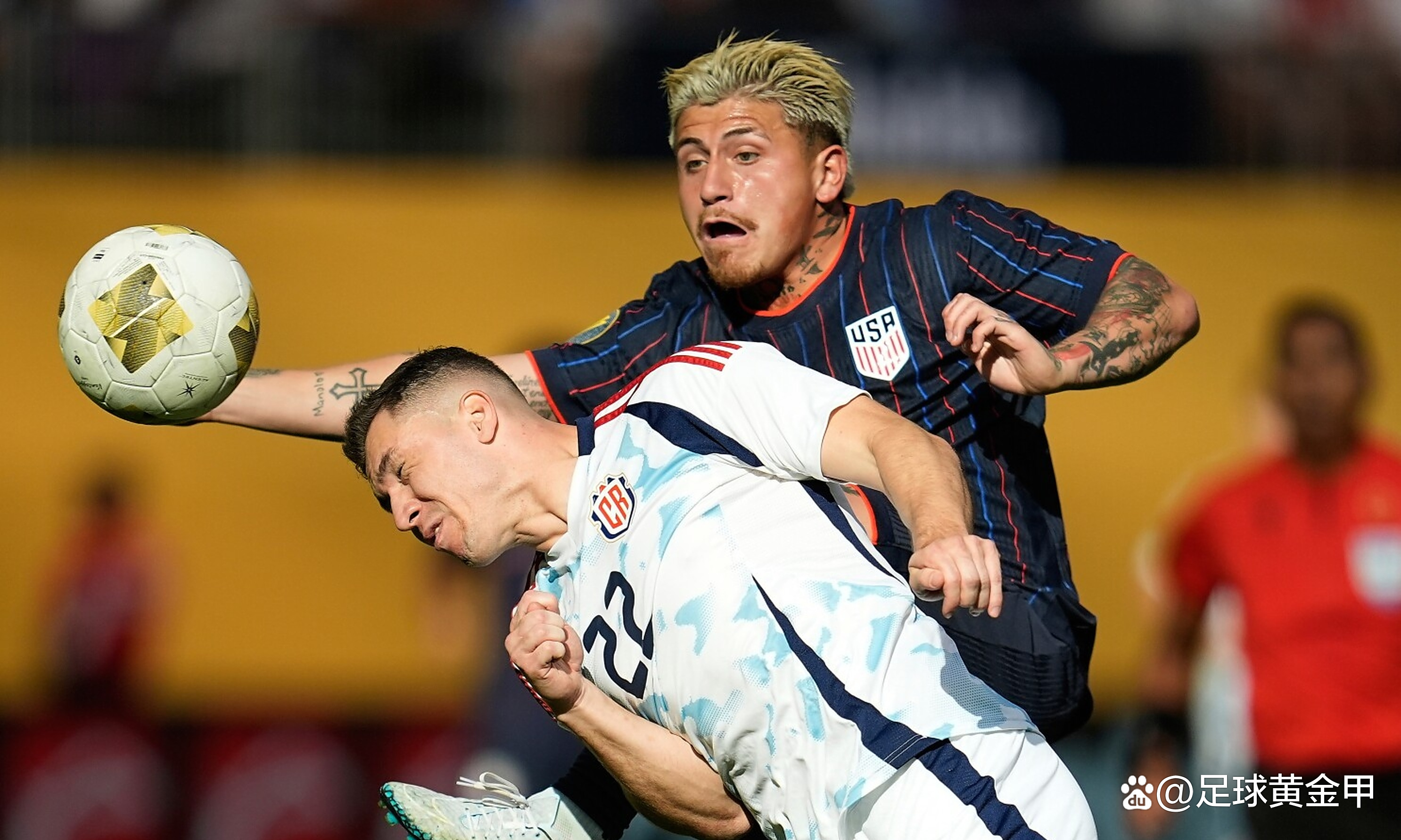 点球大战告捷,球队带领晋级胜利 点球大战告捷,球队带领晋级胜利