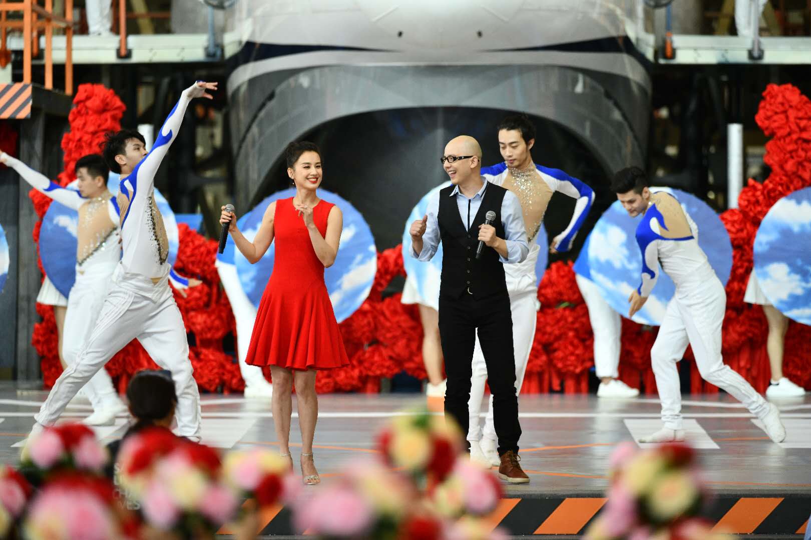 中国篮球明星登上阿拉伯劳动节晚会舞台